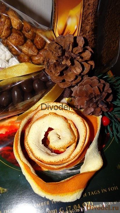 novogodnij-buket-iz-chaya-dekor